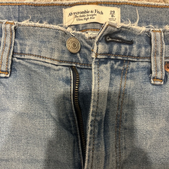 Abercrombie & Fitch Light Wash Straight Leg Jeans - Picture 3 of 3